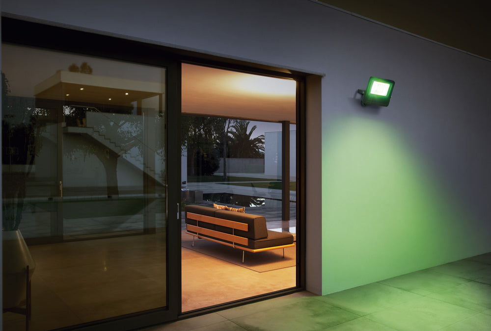 LED reflektor 30W IP65 3000K 100° – vonkajšie LED svietidlo LEDVANCE